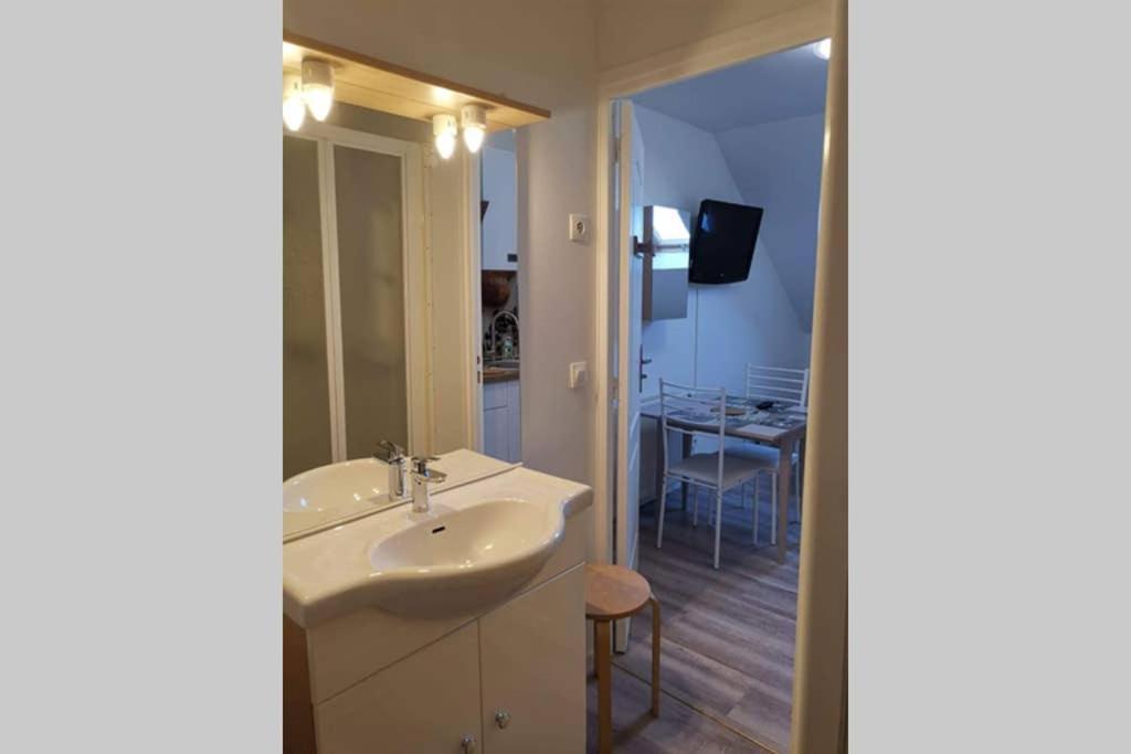 Studio Cosy Douillet Et Fonctionnel Apartment Savigny-le-Temple Exterior foto